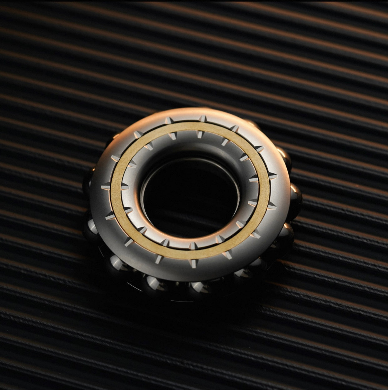 Finger spinner